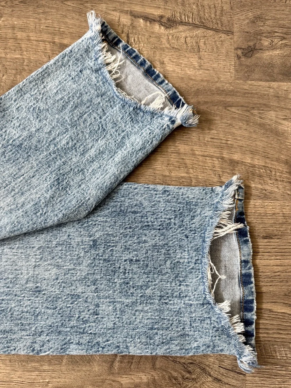 Pilcro Womens The Borrowed Boyfriend Jeans Size 26 Light Wash Distressed Raw Hem - Picture 11 of 16
